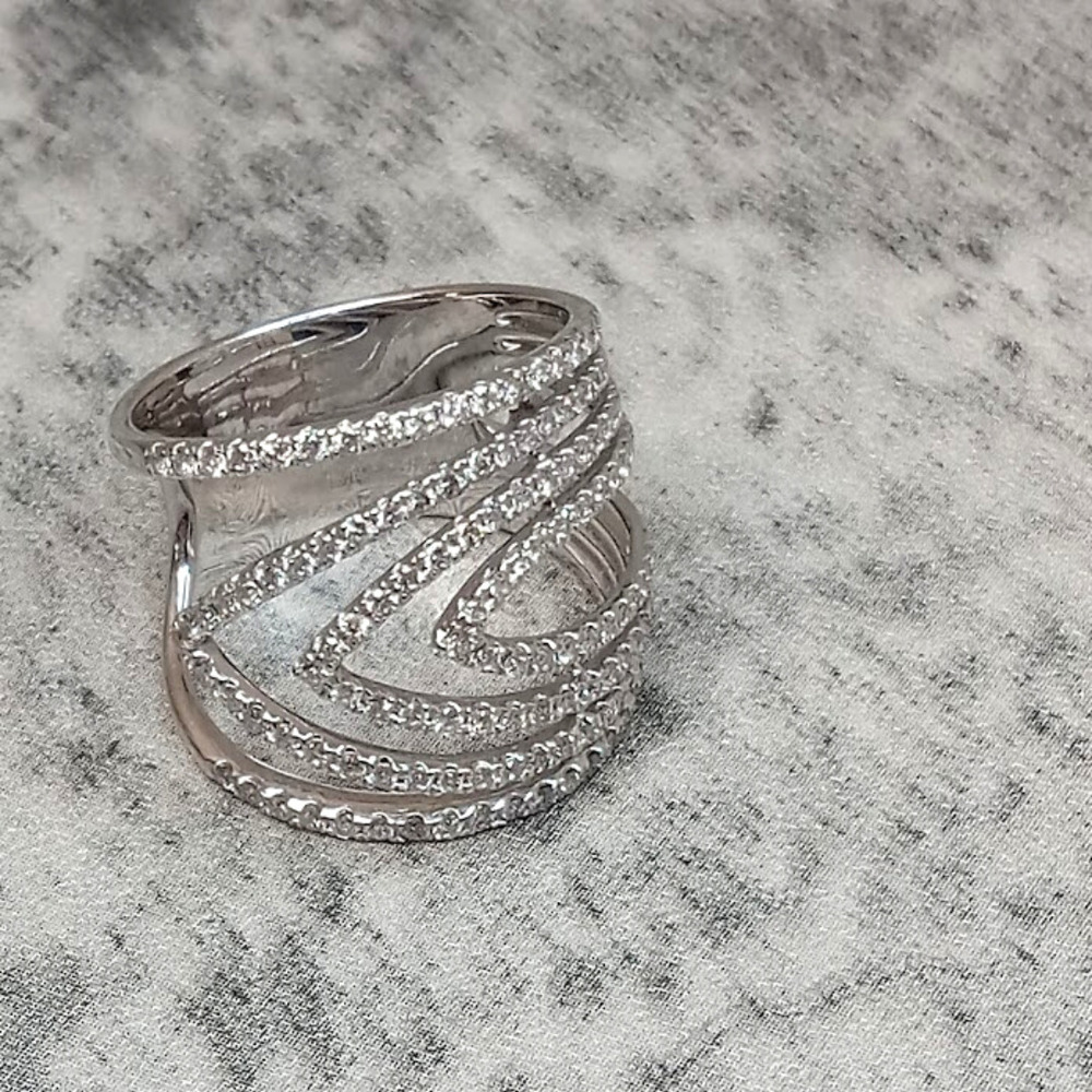  Stunning 14Kt White Gold diamond ring Approx 1.50 ctw Stamped EFFY