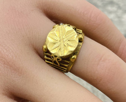  Radiant Sunbeam: Majestic 22Kt Yellow Gold Ring