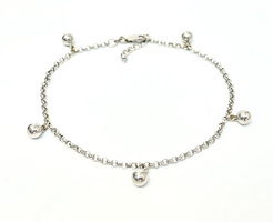  Stay Chic: 18Kt White Gold Adjustable Bracelet up to 9.5 inches 