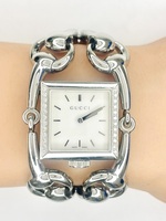 Stylish Timepiece: Gucci Diamond Signoria Watch 6.5"