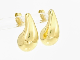  Stylish 18K Yellow Gold Tear Drop Earrings