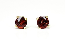  Alluring 14K Yellow Gold Garnet Stud Earrings