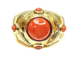 Pinnacle of Glamour: 14K Yellow Gold Coral Ring Size 6