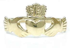 Blend of Tradition and Luxury: 14K Yellow Gold Claddagh Ring Size 5.5